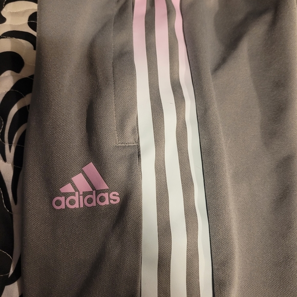 Girls size 6 Addidas warm up pants - Picture 2 of 3
